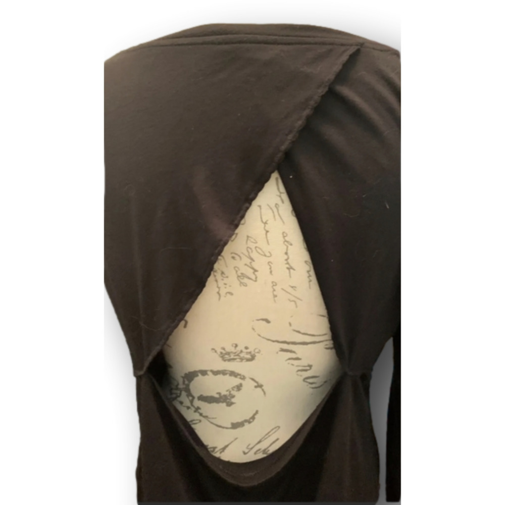 Old Navy cut out back long sleeve active tee - Picture 3 of 3